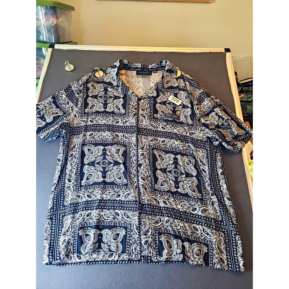 Supply & Demand Men's L Black/White Paisley Short Sleeve Button-Up Point Collar